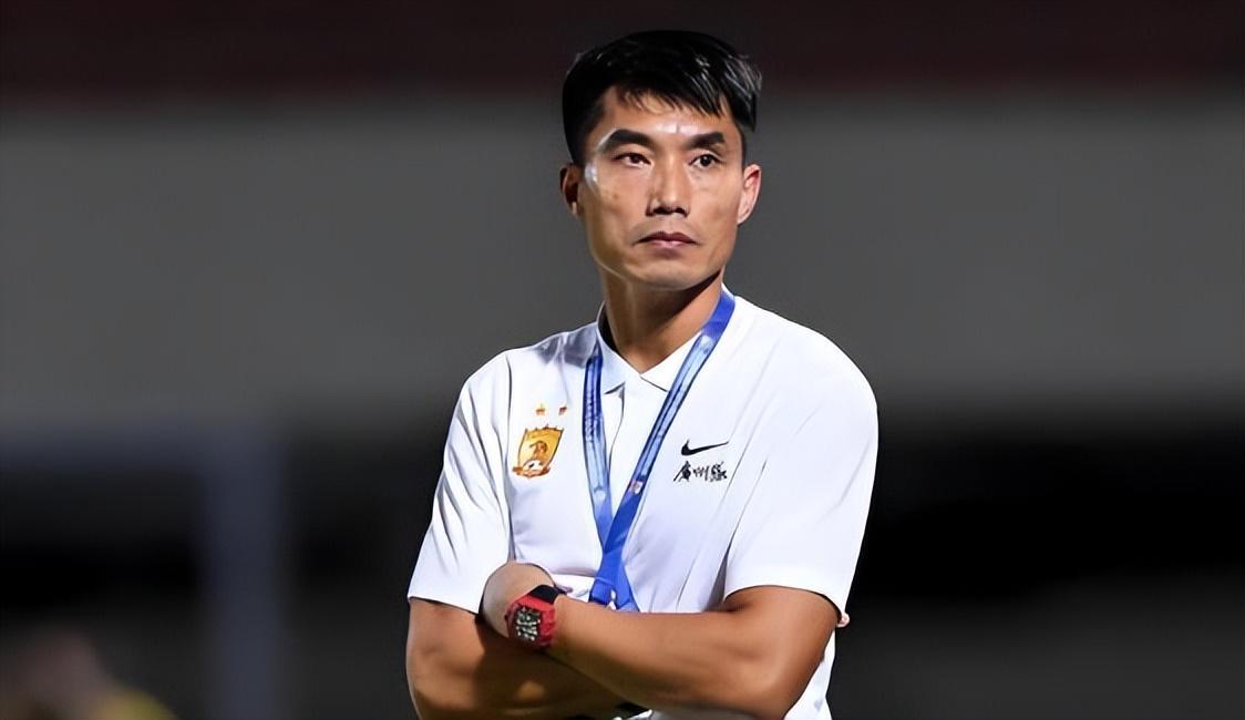 世界杯客户端升级说明-郑智本赛季带领青岛西海岸的成绩，能否超越邵佳一，引发热议