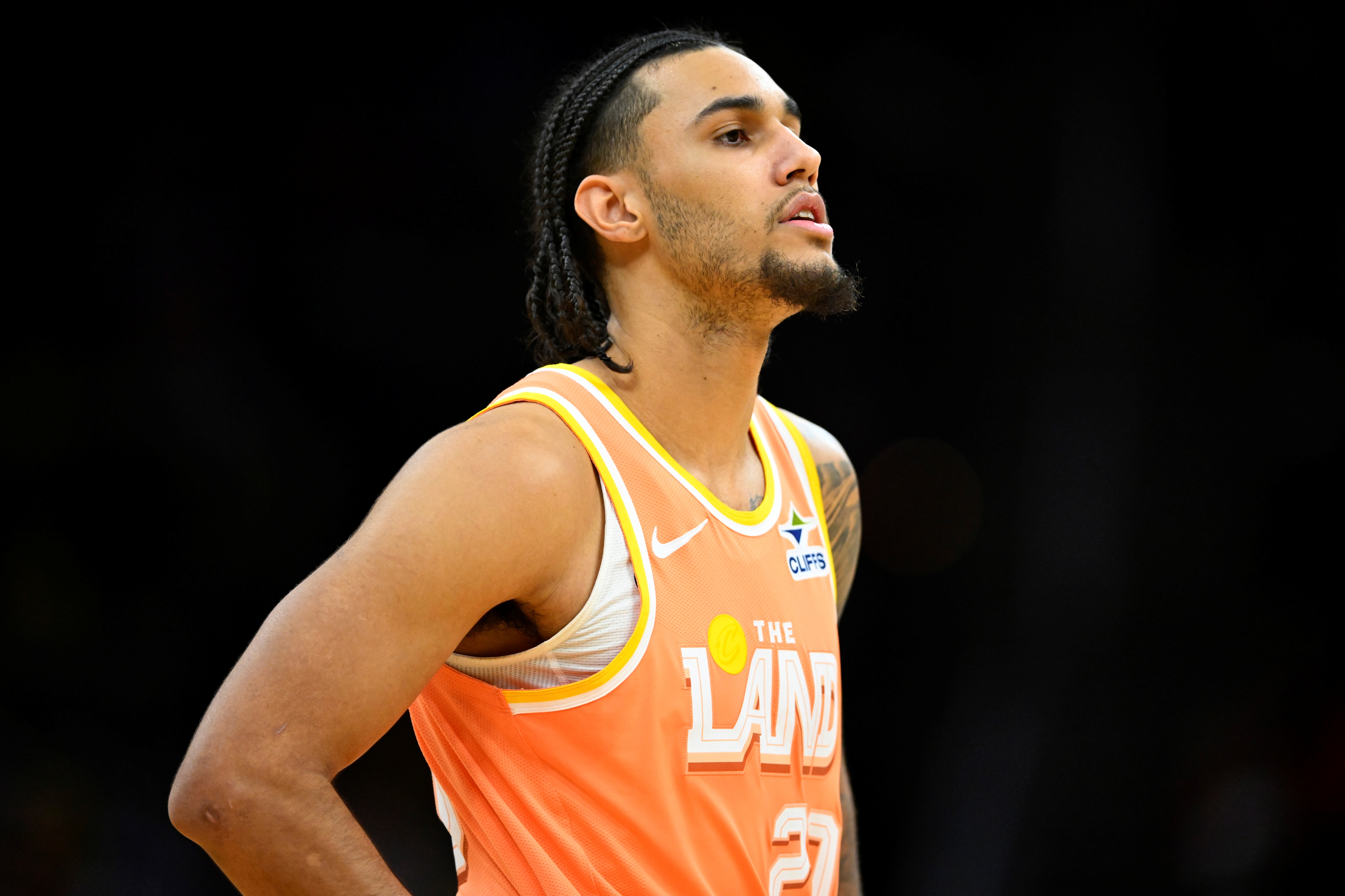 表现很全面！泰森先发10中5贡献14分9板&amp;填满数据栏 三分3中2